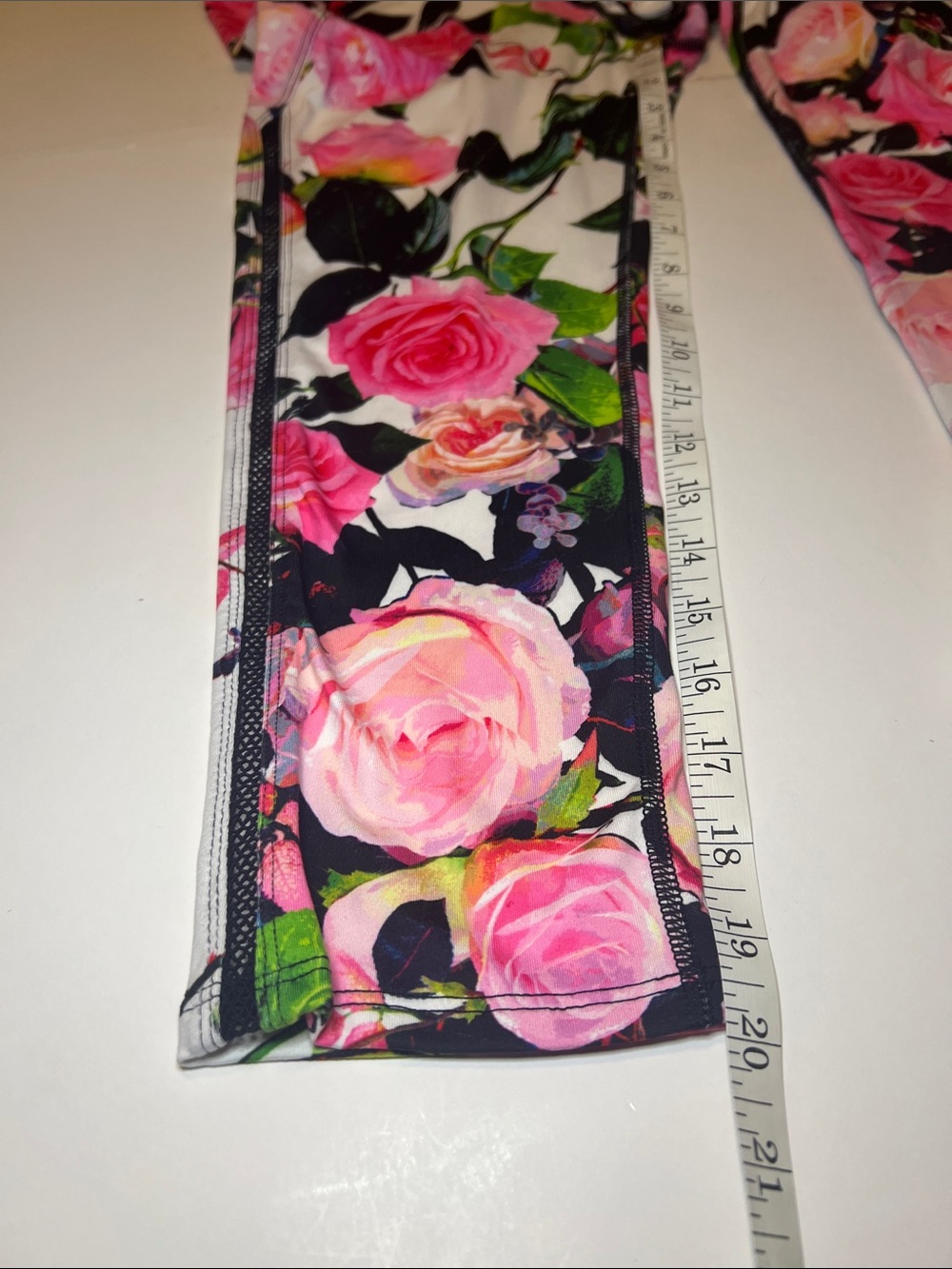 Betsy Johnson Give Love Get Love Floral Capri Workout Leggings Mesh Seams Sz M - Picture 12 of 14
